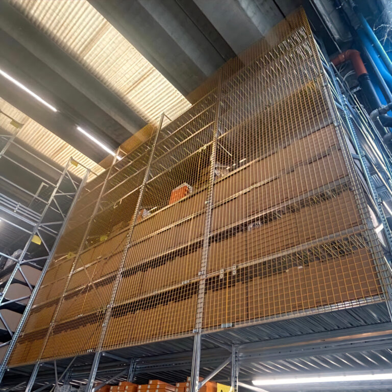 Montaggio protezioni scaffalatura